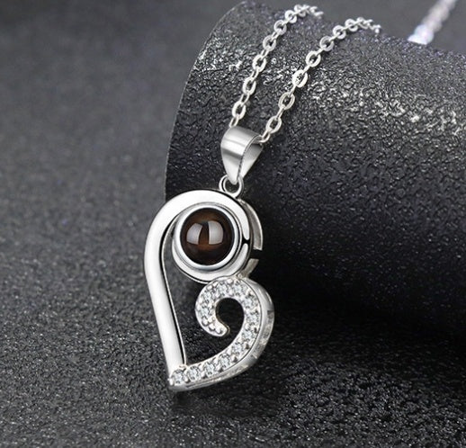 Ove Shaped Couple Splicing Projection Necklace